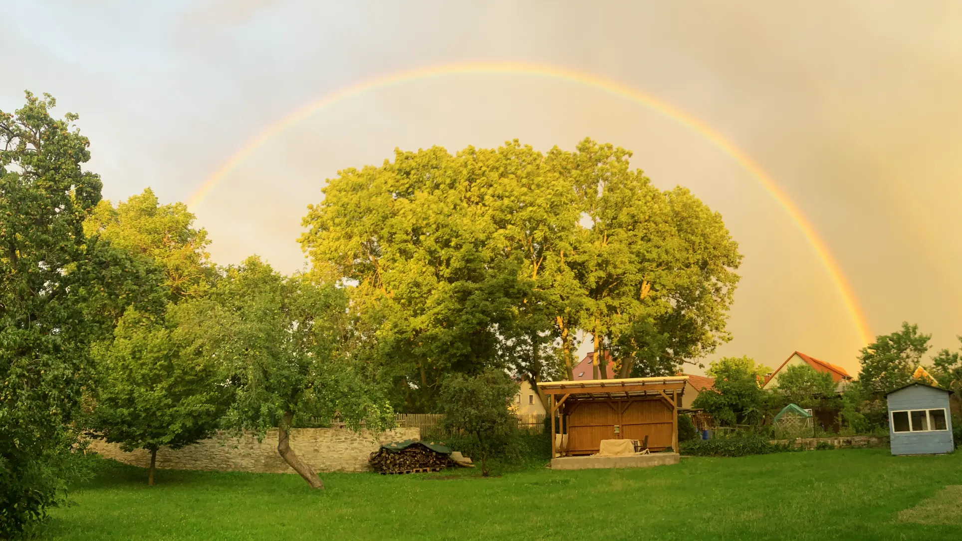 Regenbogen im Pfarrgarten Büßleben